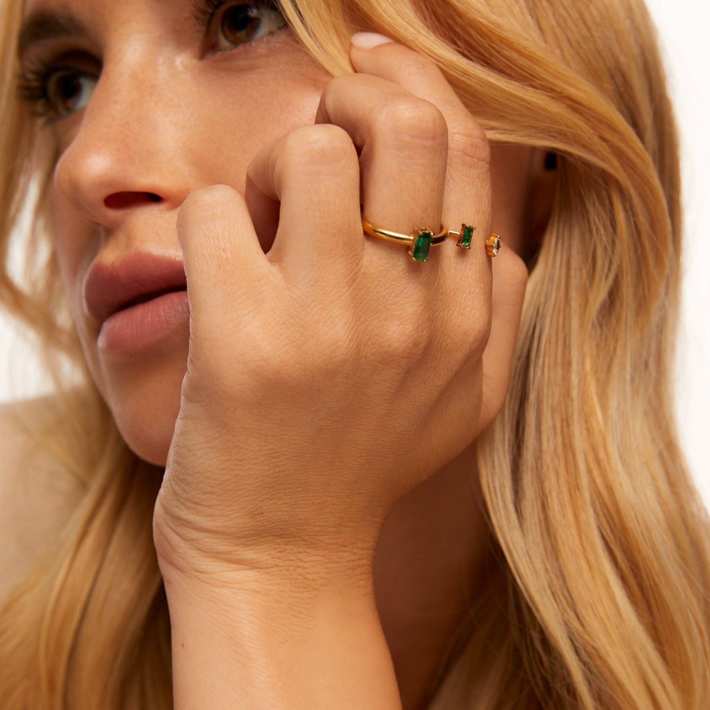 Anel Esmera Banhado em Ouro 18k