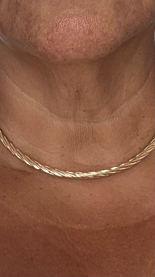Colar Aro Torcido