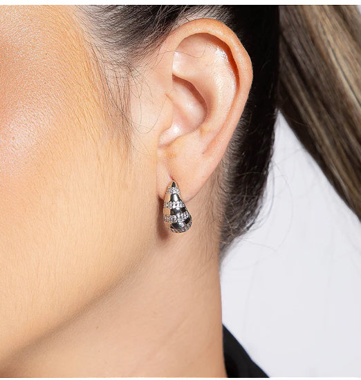 Brinco Gota Cravejado em Zircônias